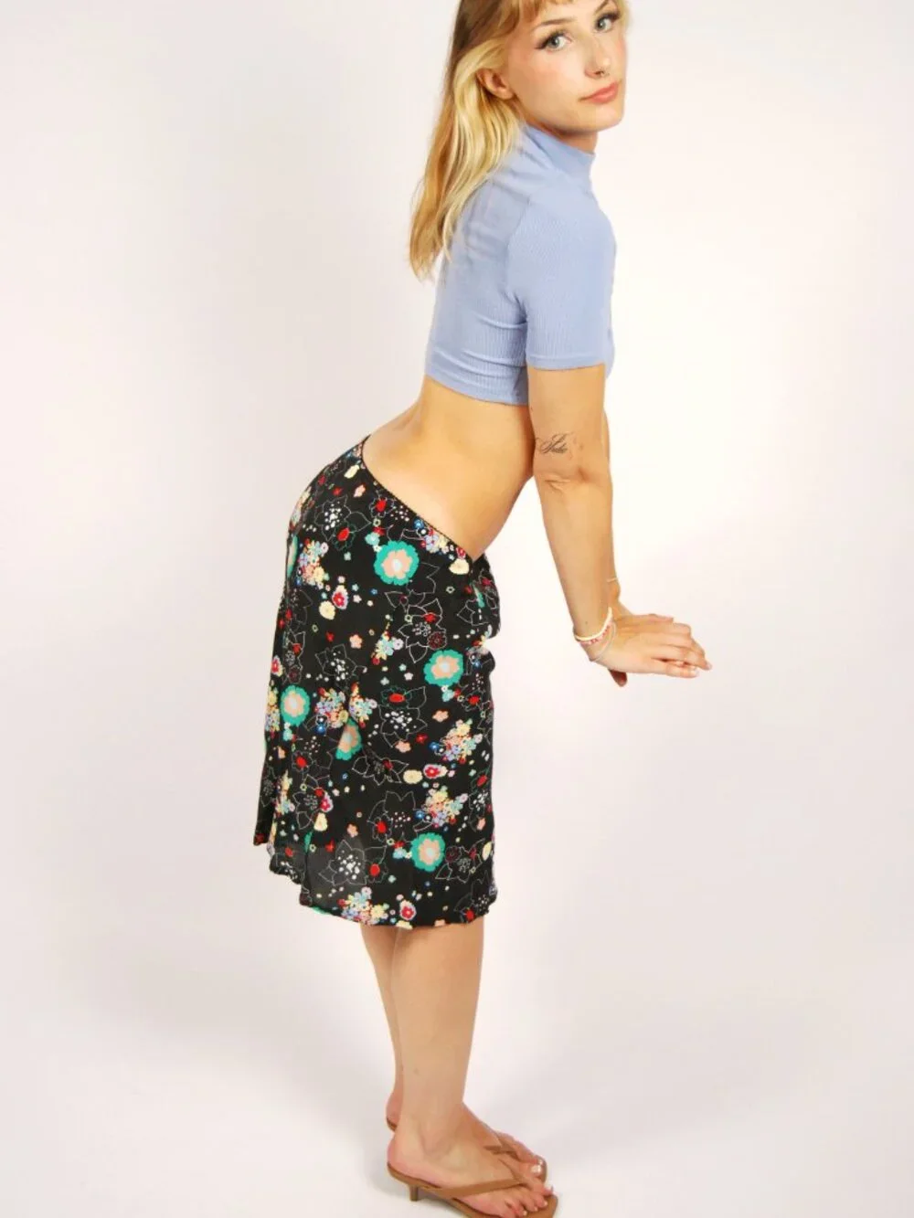 Y2K Floral Midi Skirt (M) medium black blue vintage ditsy cute chic diva preppy